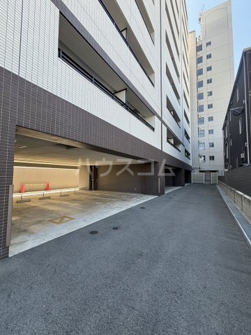 27/30 駐車場