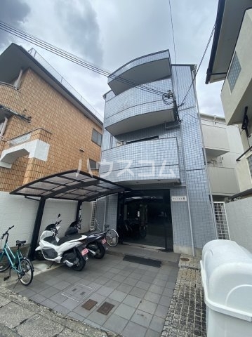 21/30 エントランス