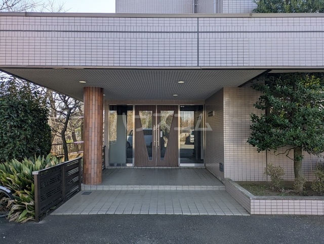 22/28 エントランス