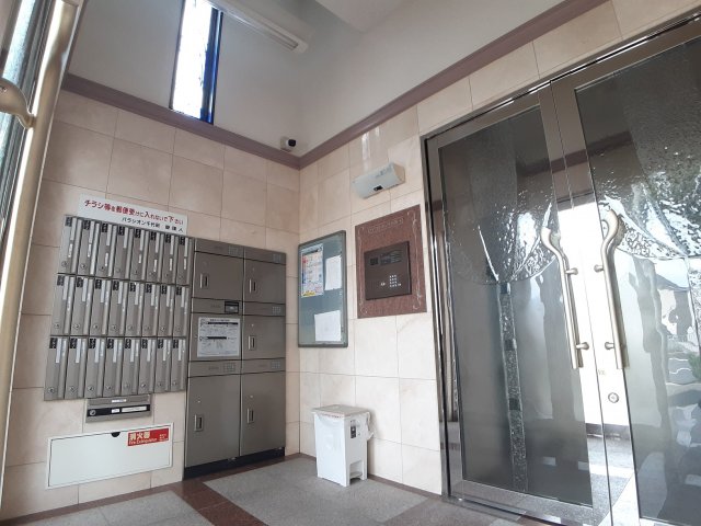 28/30 エントランス