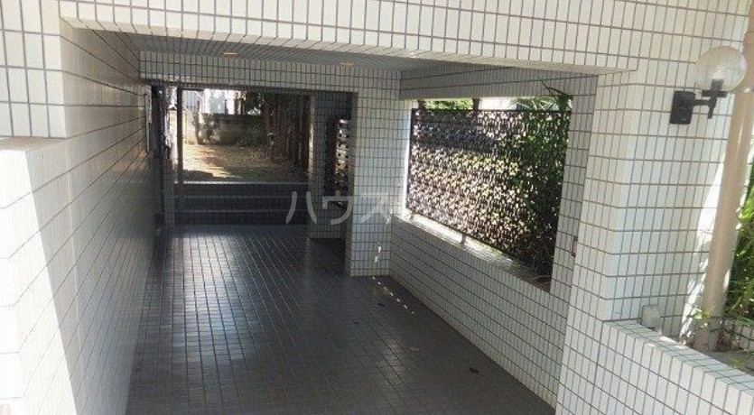 2/3 エントランス