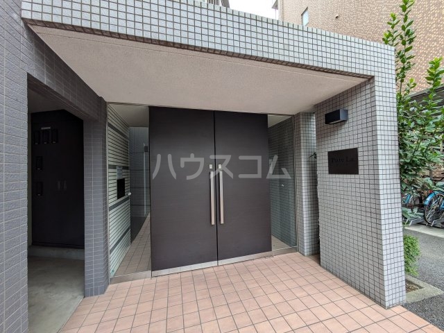 26/30 エントランス