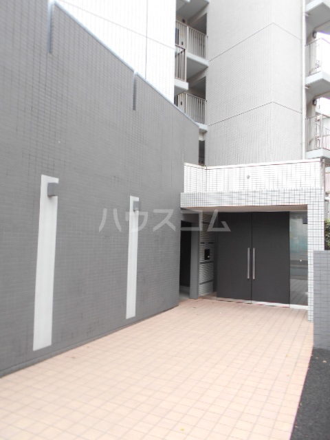 26/30 エントランス