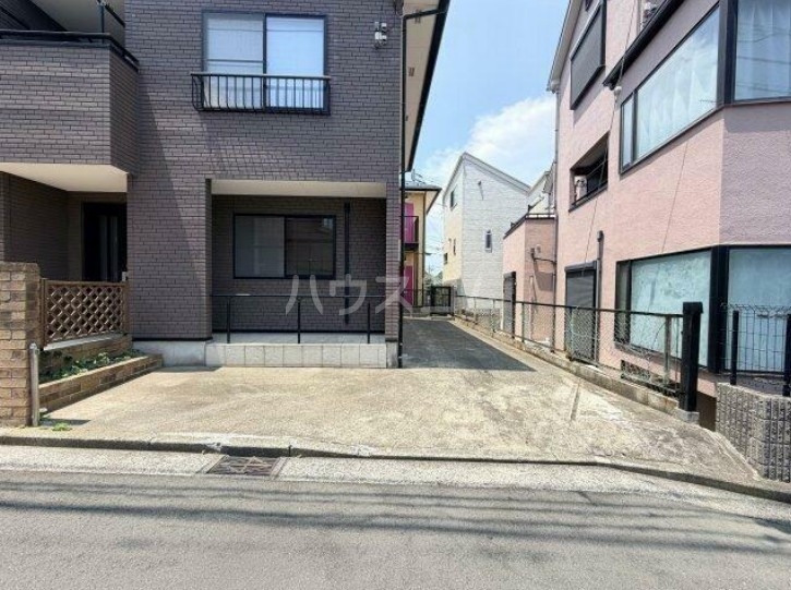 26/27 駐車場