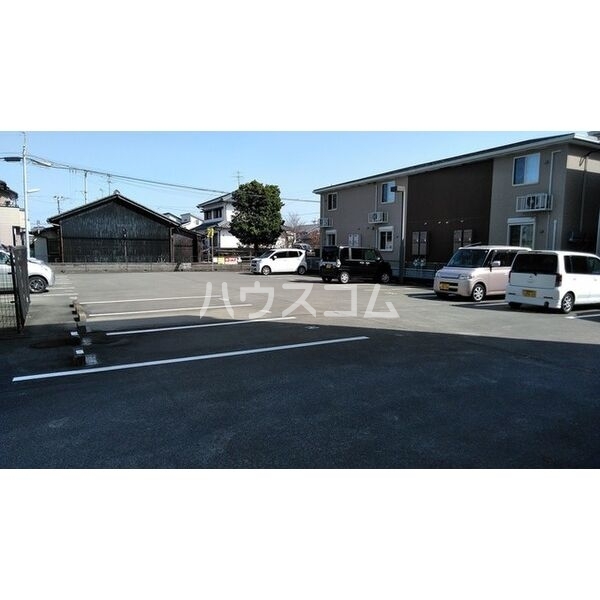 18/28 駐車場