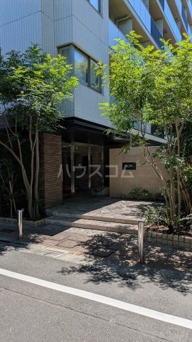 23/27 エントランス
