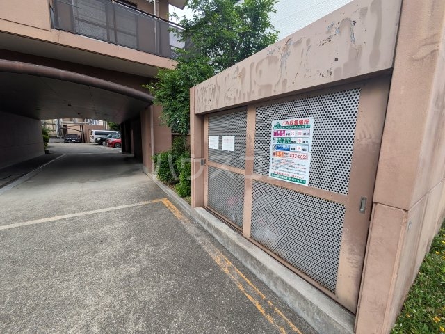 21/30 エントランス