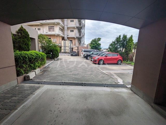 23/30 駐車場