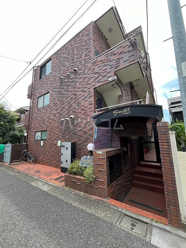21/30 エントランス