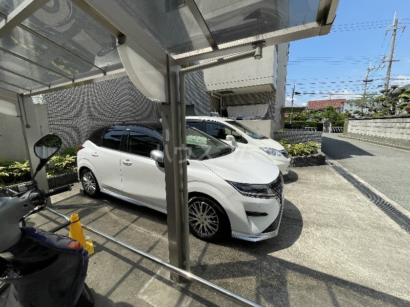28/30 駐車場