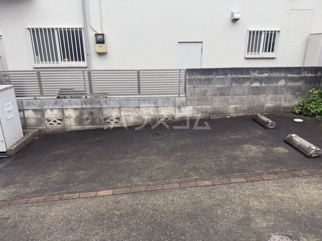 27/30 駐車場