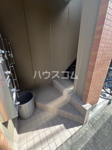 23/30 エントランス
