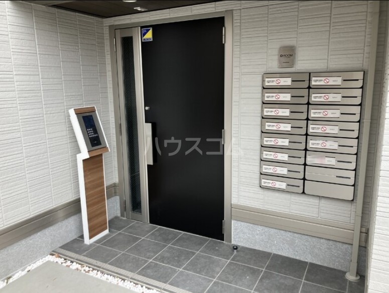 16/20 エントランス