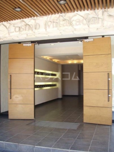 2/5 エントランス