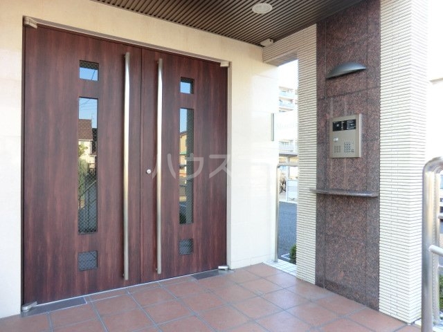 20/30 エントランス