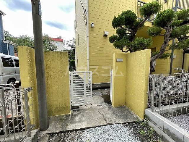 21/25 エントランス