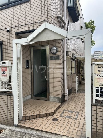 16/23 エントランス