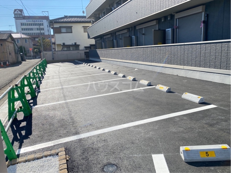 24/29 駐車場