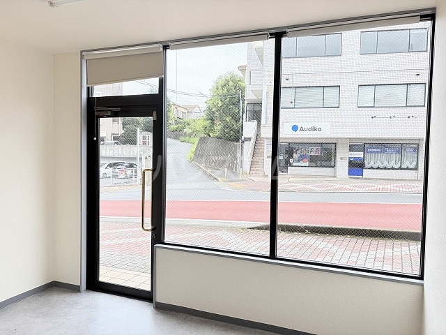26/30 エントランス