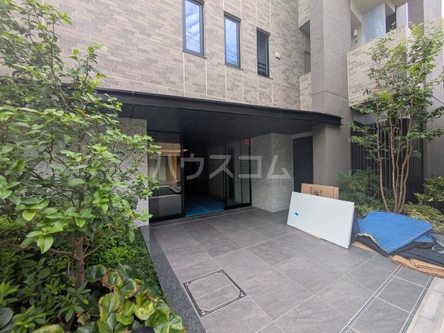 24/25 エントランス