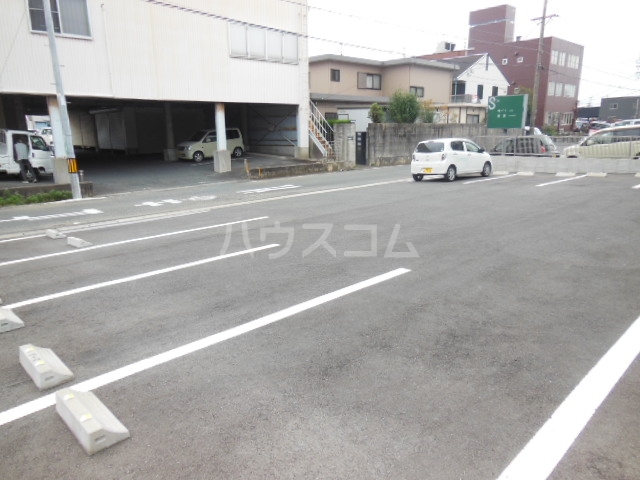 18/28 駐車場