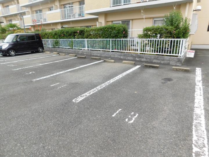 13/19 駐車場