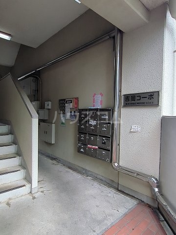 24/25 エントランス