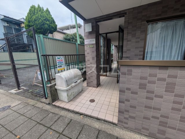 25/30 エントランス