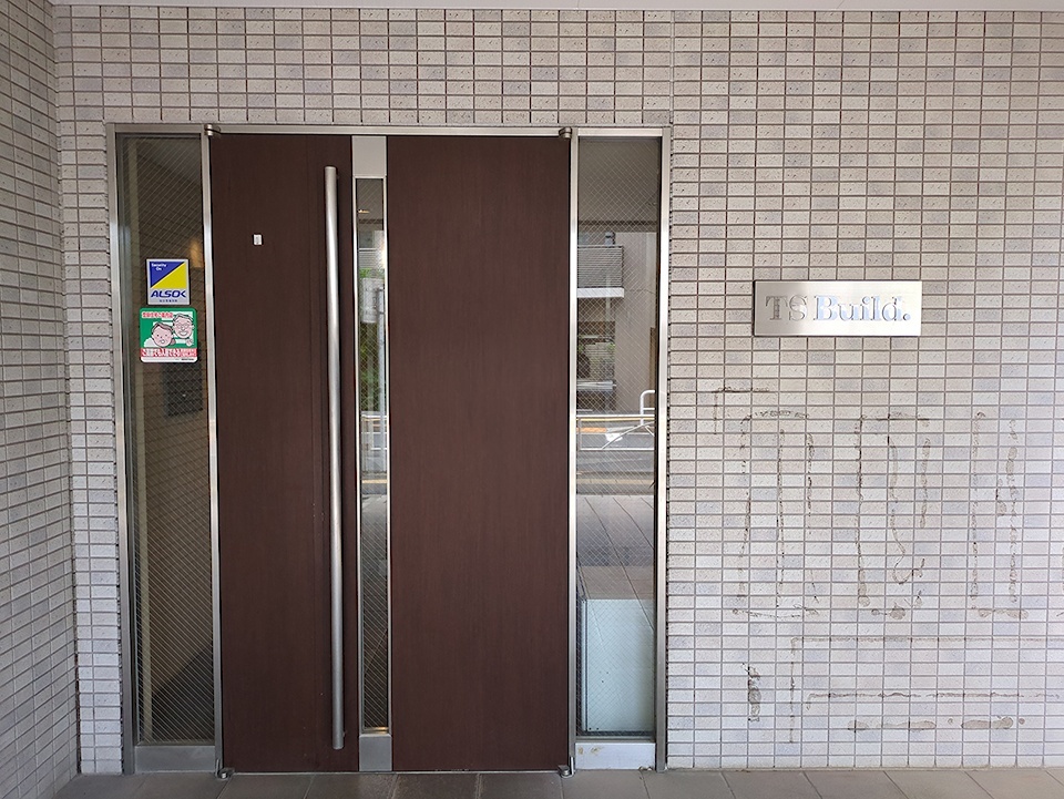 28/30 エントランス