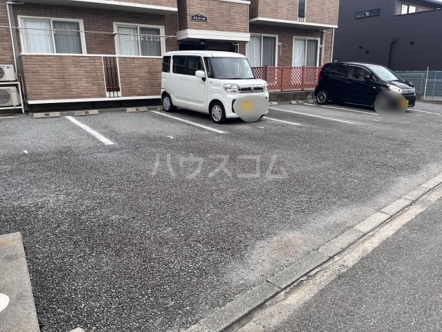 27/30 駐車場