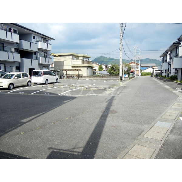 1/4 駐車場