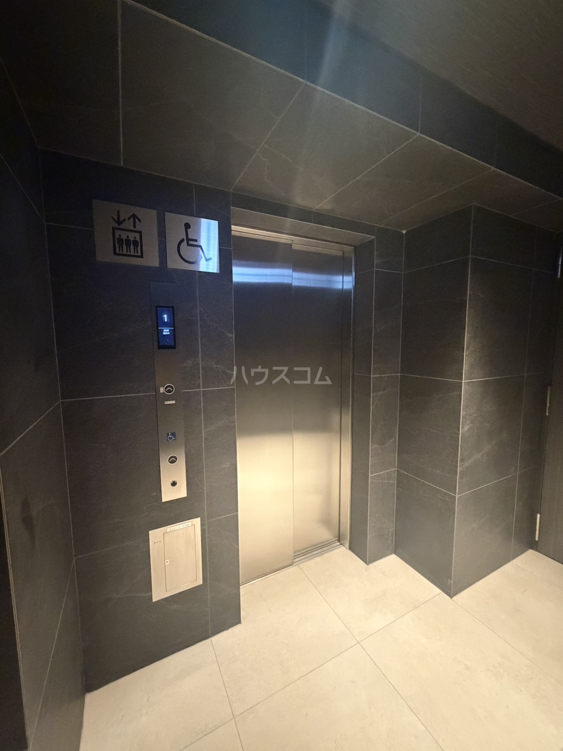 26/30 エントランス
