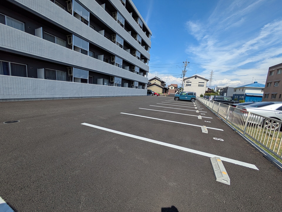26/27 駐車場