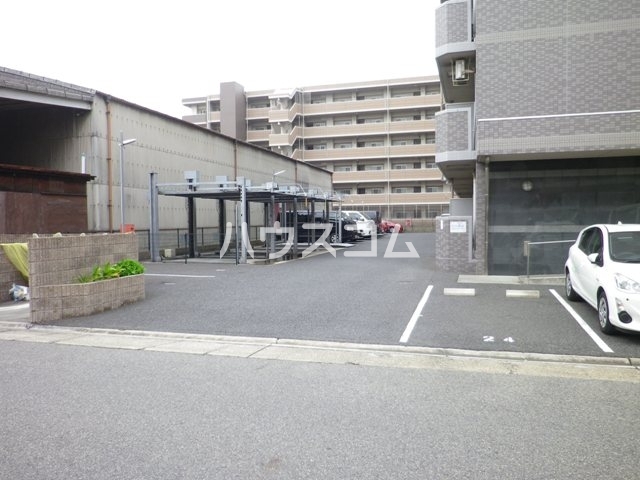 21/28 駐車場