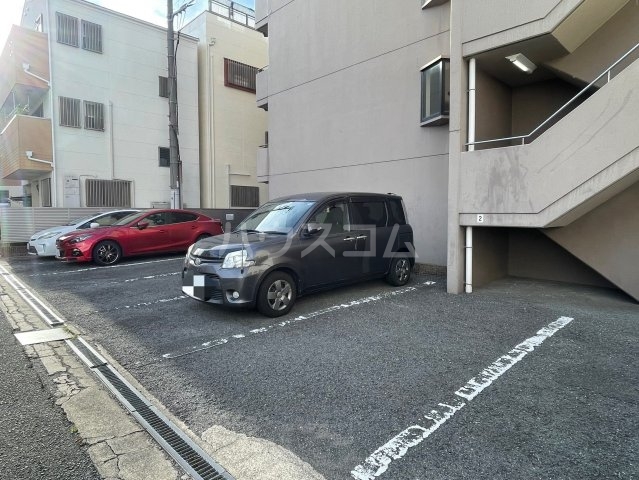28/30 駐車場
