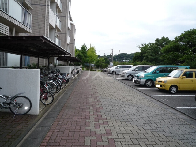 13/13 駐車場