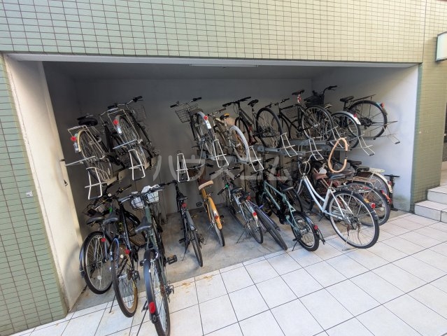 18/27 駐車場