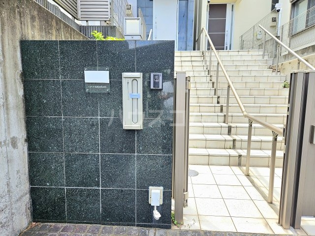 21/26 エントランス