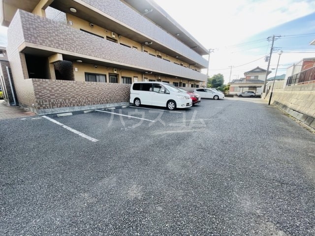 25/25 駐車場