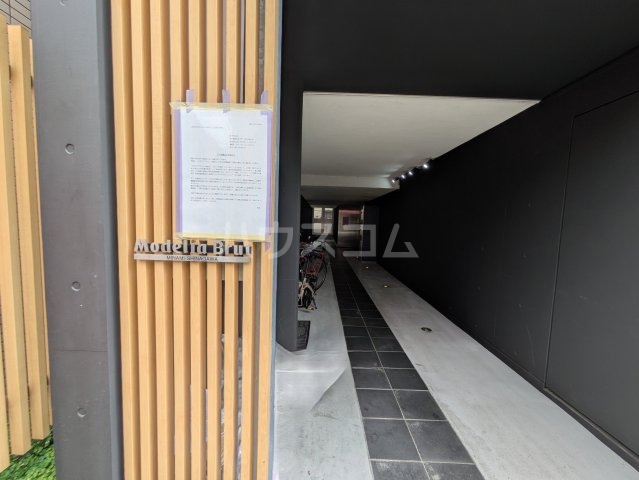 27/30 エントランス