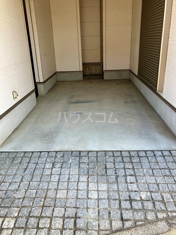 16/17 駐車場
