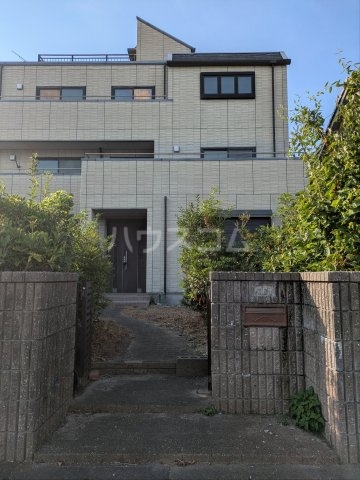 27/30 エントランス