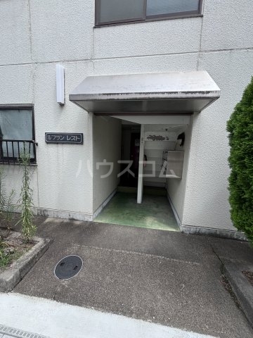 13/17 エントランス