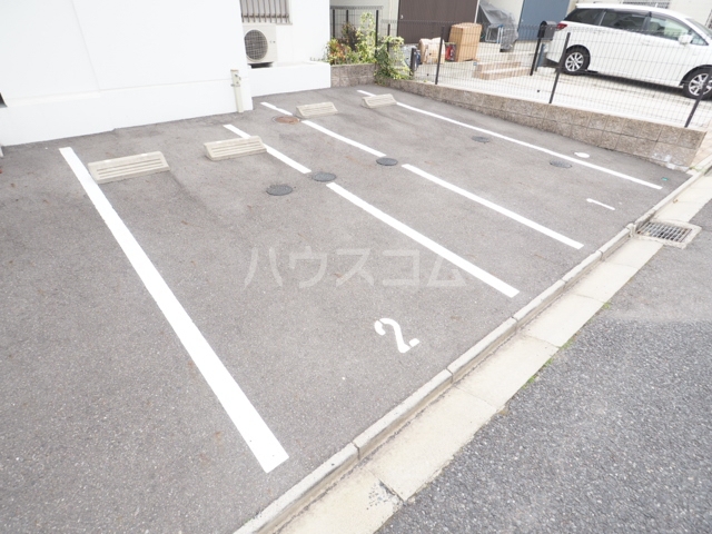 24/27 駐車場
