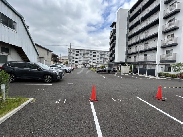 22/27 駐車場