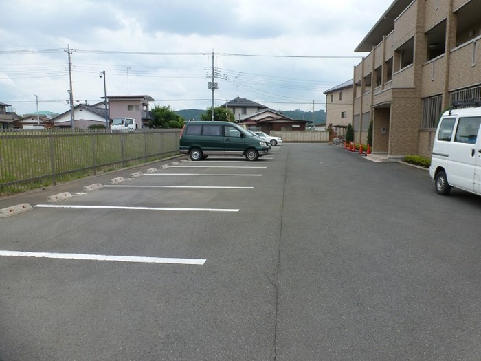 18/20 駐車場