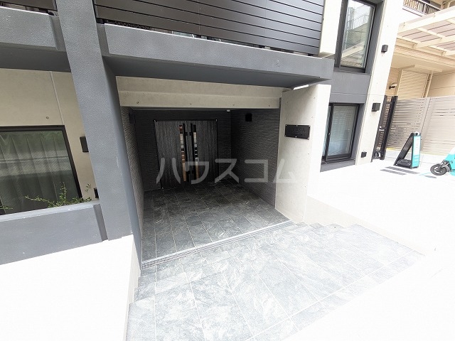 16/19 エントランス