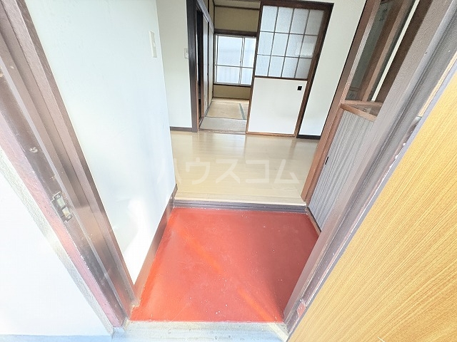 16/30 玄関