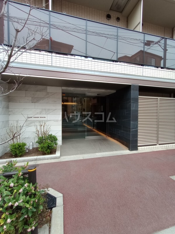 2/4 エントランス