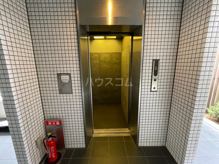 21/30 エントランス